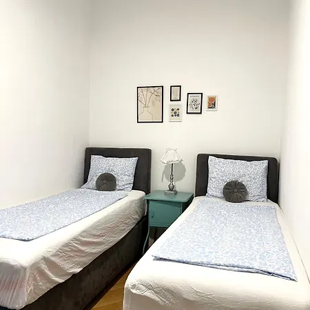 Szimpla Comfort 3bdr, 2bthr, 2wc, 4ac Budapest