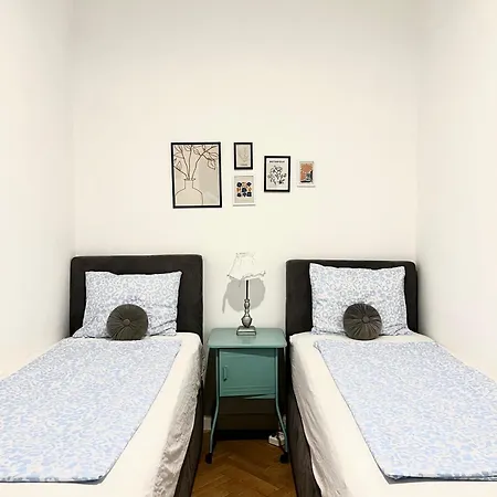 Apartment Szimpla Comfort 3bdr, 2bthr, 2wc, 4ac Budapest