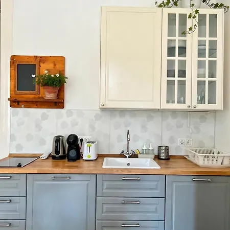 Szimpla Comfort 3bdr, 2bthr, 2wc, 4ac Apartment Budapest