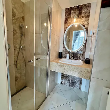 Szimpla Comfort 3bdr, 2bthr, 2wc, 4ac Apartment