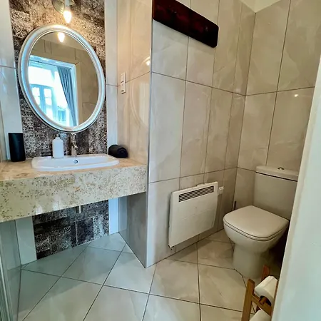 Szimpla Comfort 3bdr, 2bthr, 2wc, 4ac Apartment