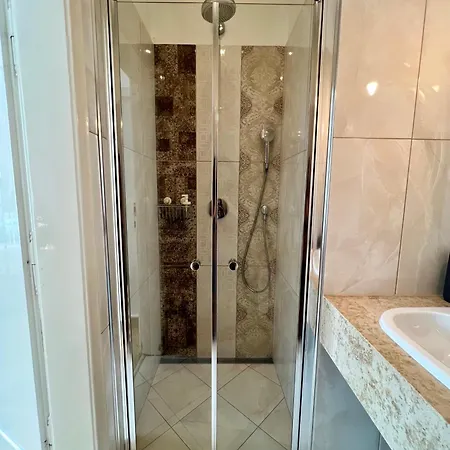 Szimpla Comfort 3bdr, 2bthr, 2wc, 4ac Budapest