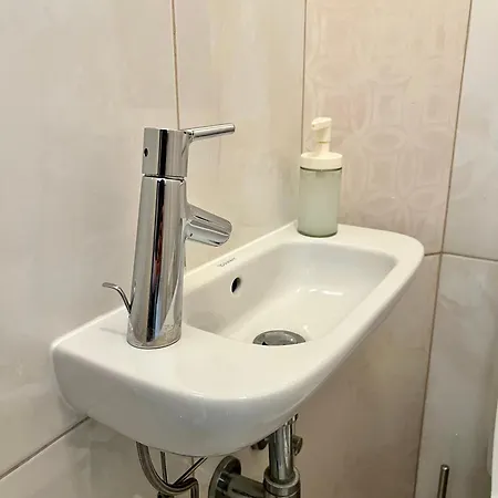 Szimpla Comfort 3bdr, 2bthr, 2wc, 4ac Budapest