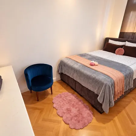 Szimpla Comfort 3bdr, 2bthr, 2wc, 4ac Apartment Budapest